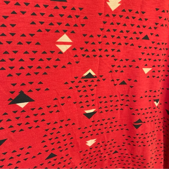 LULAROE Carly Dress Red Geometric High Low Hem Size SMALL - Picture 4 of 7